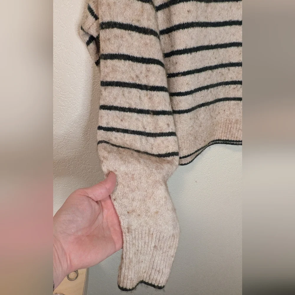 Madewell Wedged V-Neck Sweater - Picture 9 of 9